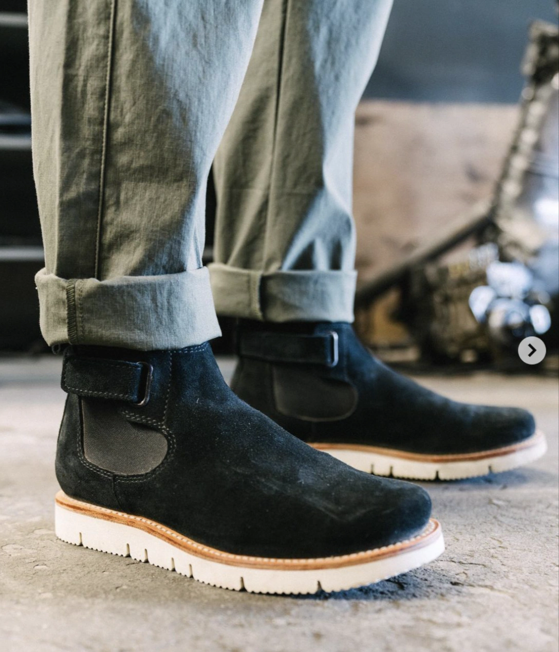Boot: Black leather and wedge sole