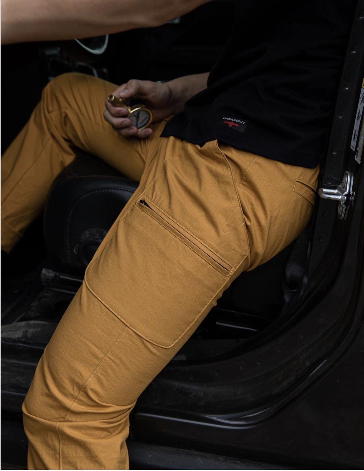 Cargo pant: Seated access