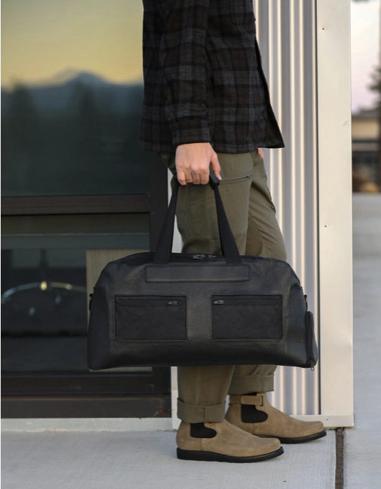 Duffel: Handles and carry