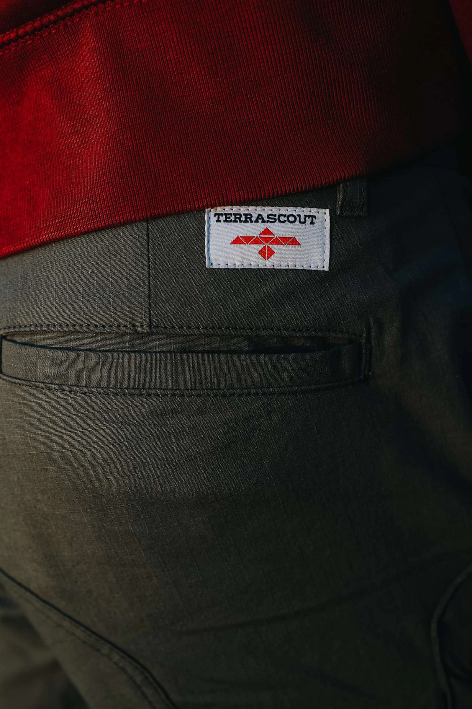 Utility pant: Woven label in use
