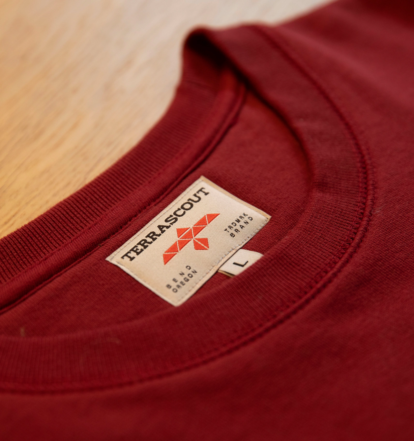 Crew sweatshirt: Collar and label detail